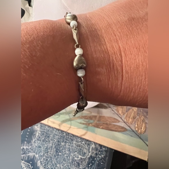 Silver and white beaded heart bracelet - Picture 5 of 5